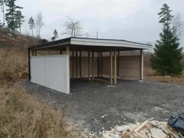 Carport under byggnation - byggnationer