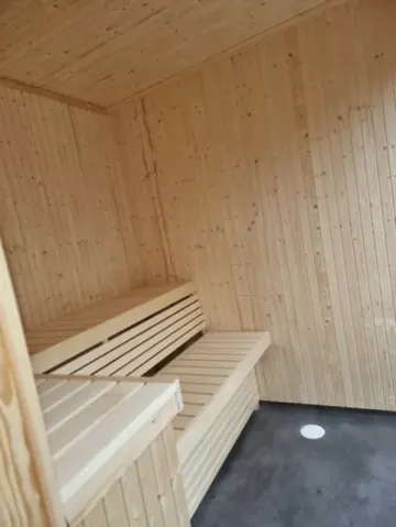 Bastuinterior i trä - byggnationer