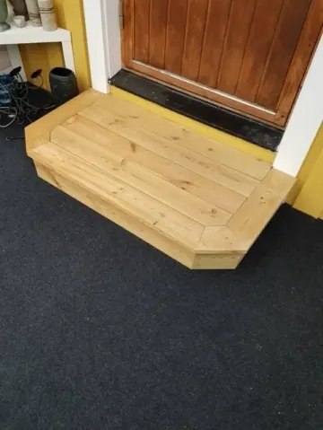 Nytt trappsteg vid ytterdörr