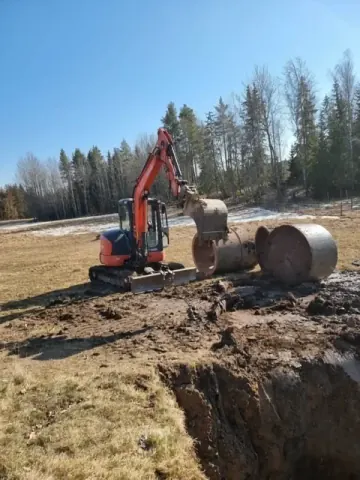 Grävning med betongringar - mark- och anläggningsarbeten